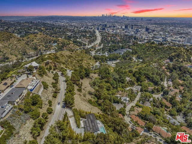 Listing photo 3 for 7060 W Mulholland Dr, Los Angeles CA 90068