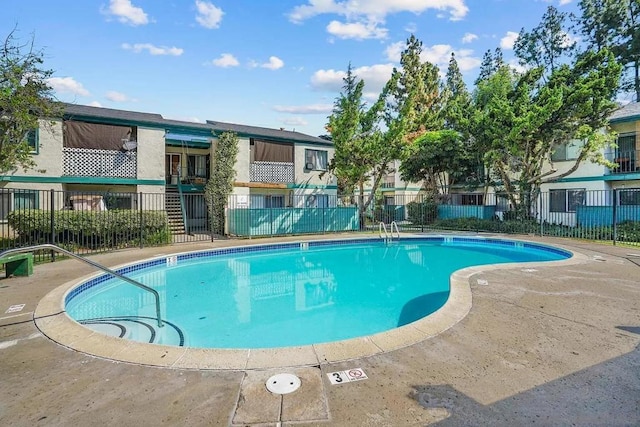 view of swimming pool