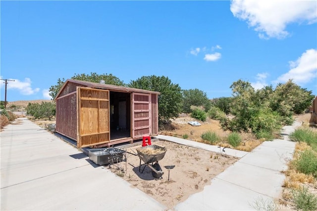 view of outbuilding