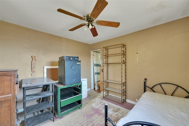 bedroom featuring ceiling fan