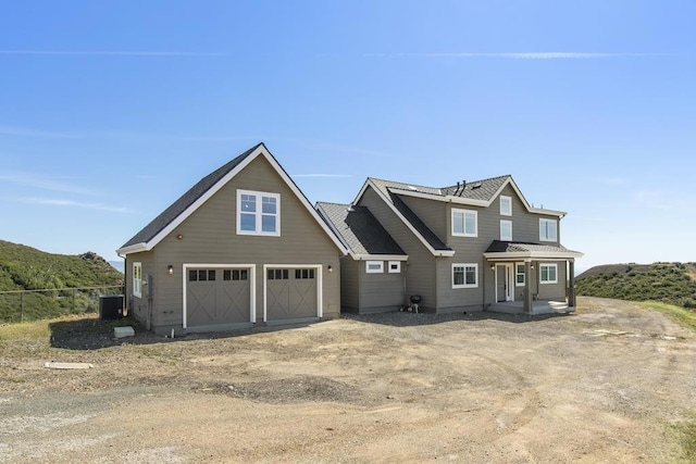 view of front facade featuring a garage