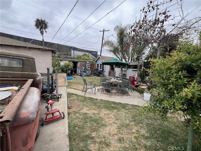 view of yard with a patio