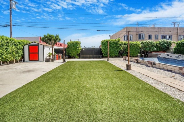 view of yard with a shed