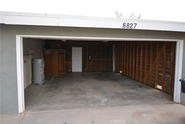 garage featuring strapped water heater