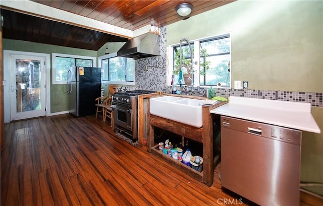 kitchen with backsplash, dark hardwood / wood-style flooring, appliances with stainless steel finishes, wooden ceiling, and sink