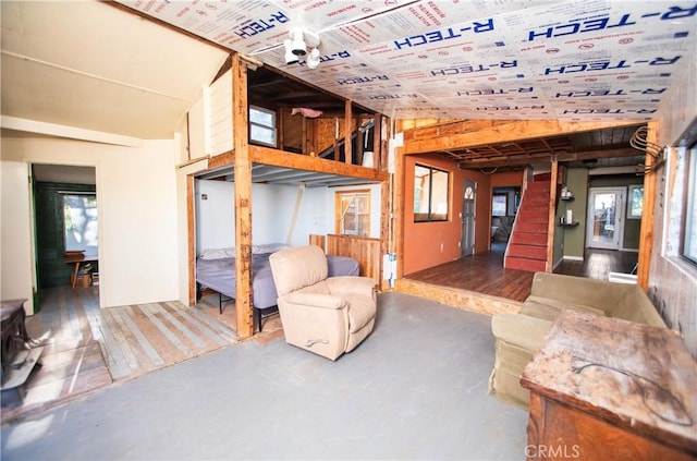 living room featuring concrete floors and vaulted ceiling