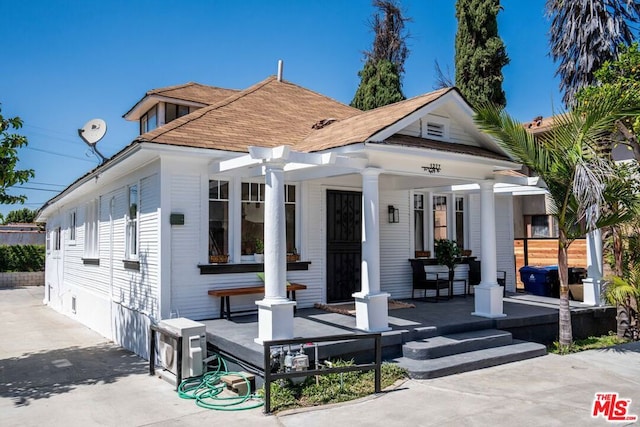 view of front of home with covered porch and a pergola