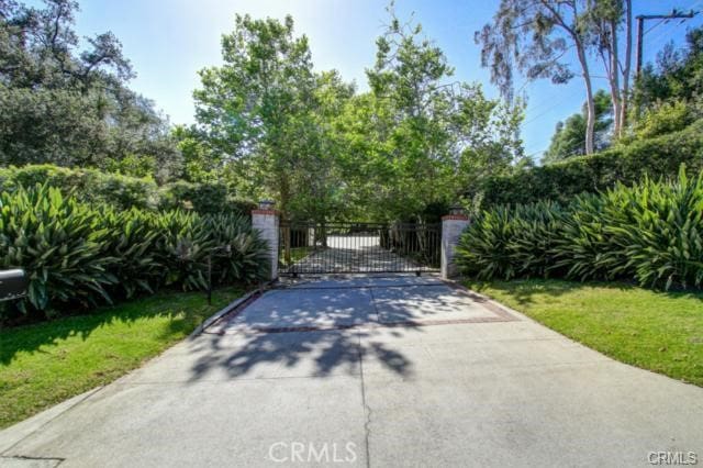 view of gate featuring a lawn