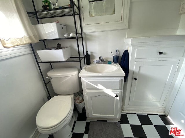 bathroom featuring oversized vanity, toilet, and tile floors