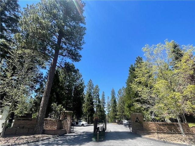 Listing photo 3 for 180 Grass Valley Rd, Lake Arrowhead CA 92317