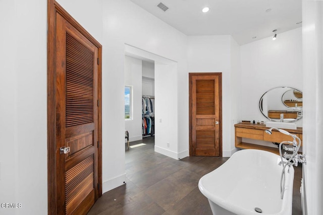 bathroom with a bathtub