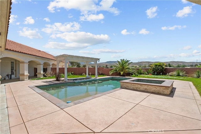 view of pool with a pergola, a patio area, an in ground hot tub, and a mountain view