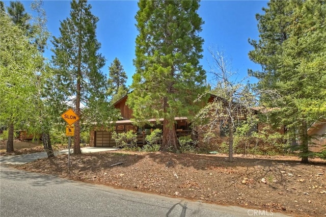 view of front facade featuring a garage