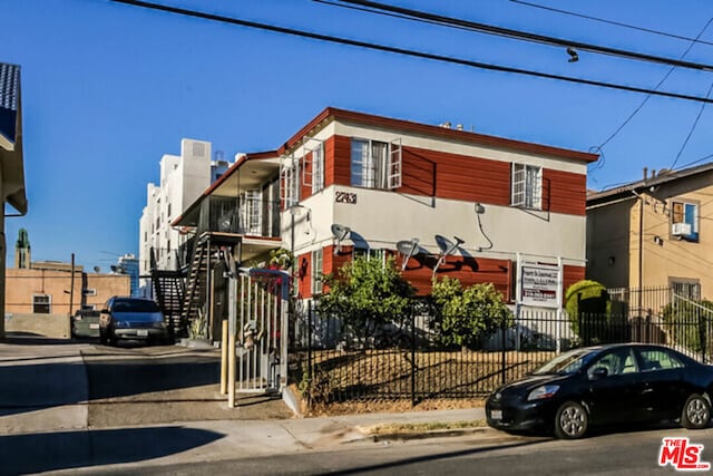 view of front of house with a balcony