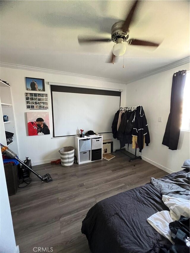 bedroom with baseboards, ornamental molding, and a ceiling fan
