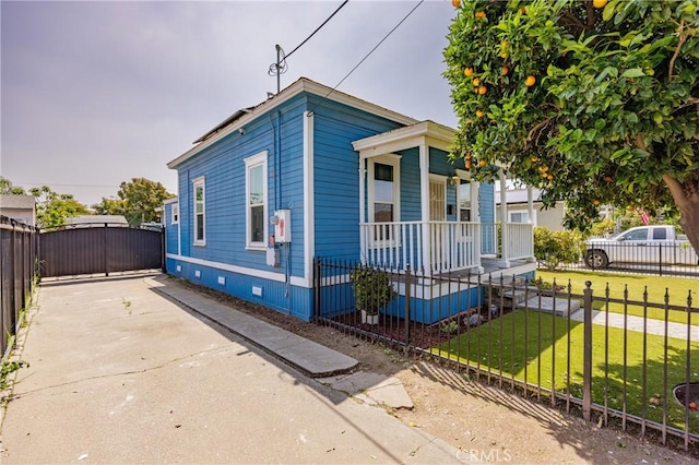 view of front of house featuring a front yard and covered porch