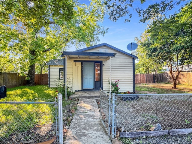 bungalow-style home featuring a front lawn