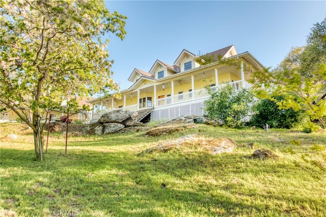 view of front of property featuring a front lawn and covered porch