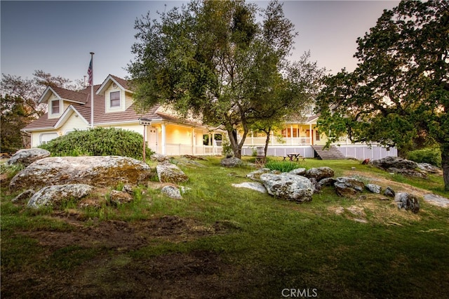 view of front of house featuring a yard