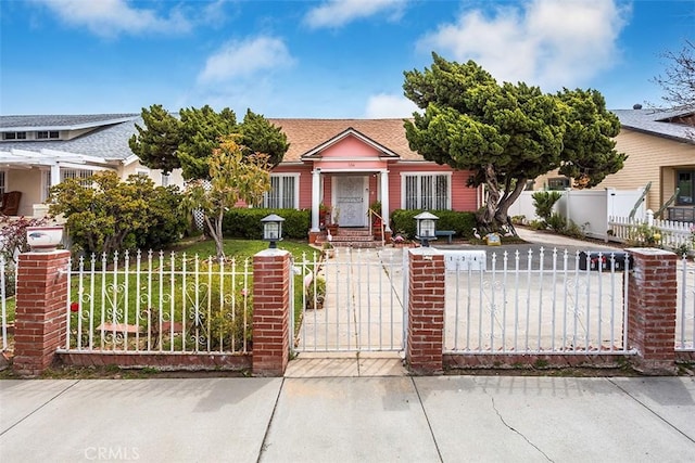 view of front of home with a front lawn