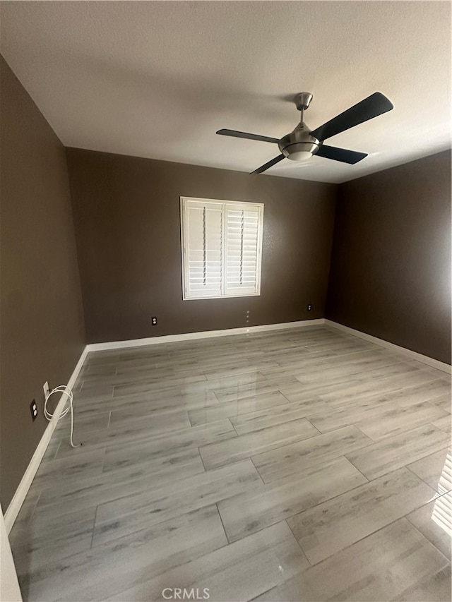 unfurnished room featuring ceiling fan