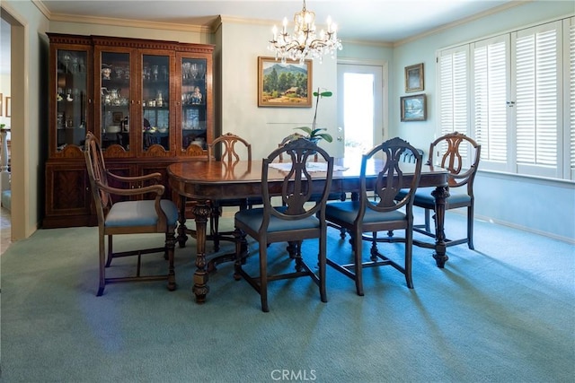 dining space featuring carpet flooring, an inviting chandelier, and crown molding