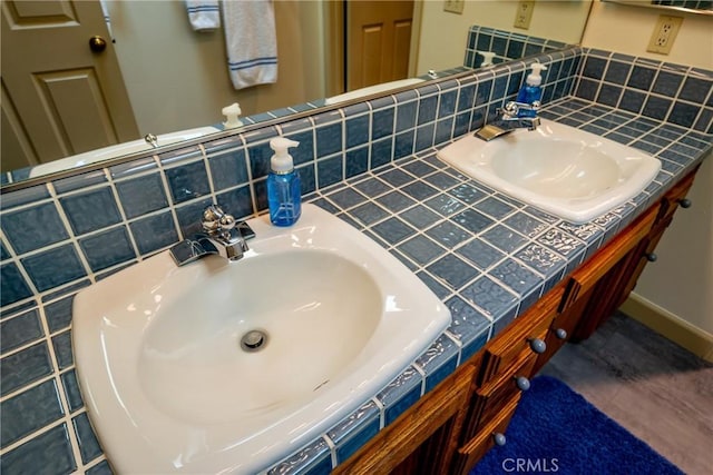 bathroom featuring decorative backsplash and vanity