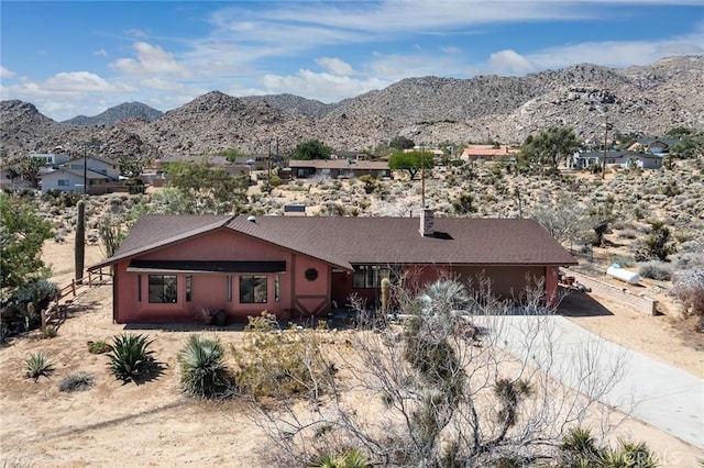 view of front of home featuring a mountain view