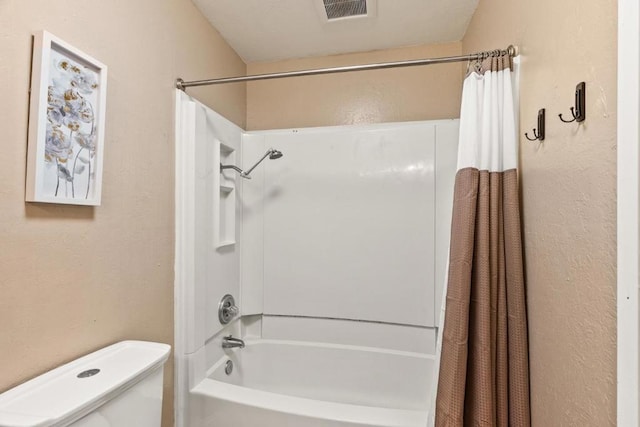 bathroom with shower / bath combo with shower curtain and toilet