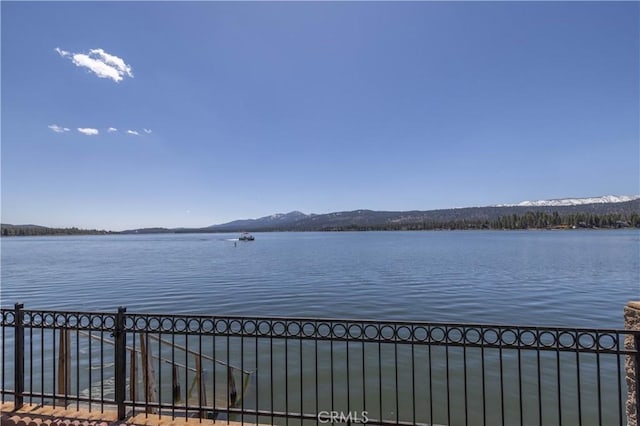 water view featuring a mountain view