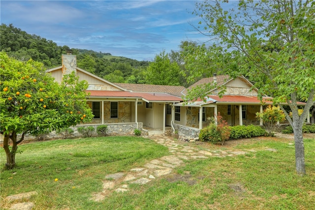 view of front of property with a front lawn