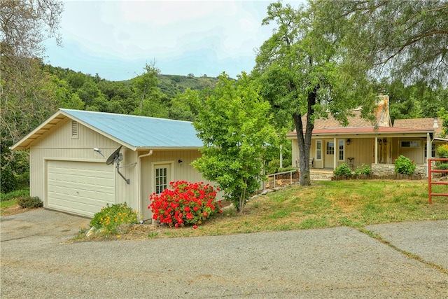 ranch-style home featuring covered porch