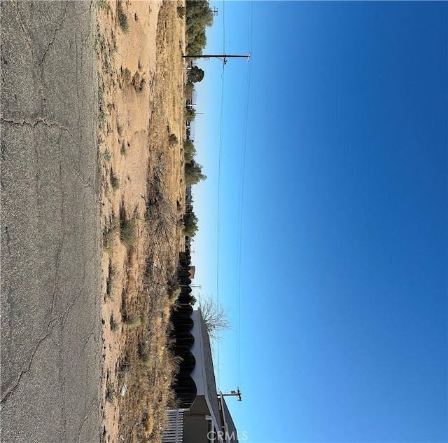 Listing photo 2 for 20337 Hacienda Blvd, California City CA 93505