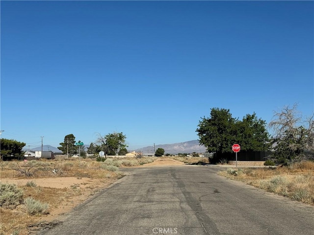 Listing photo 3 for 20337 Hacienda Blvd, California City CA 93505