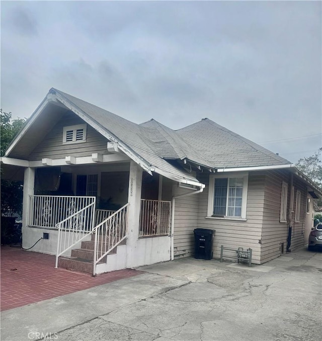 view of front of house with covered porch