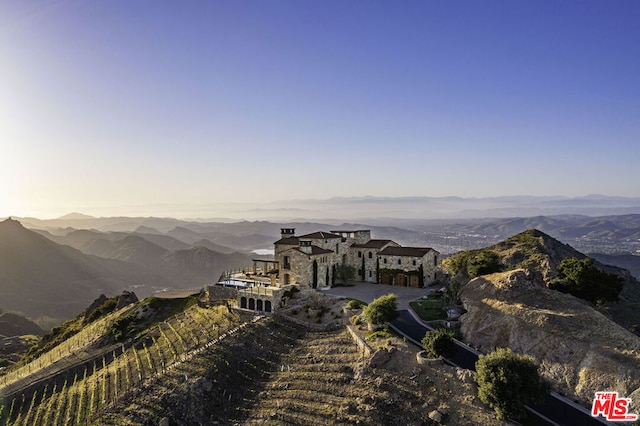 bird's eye view with a mountain view