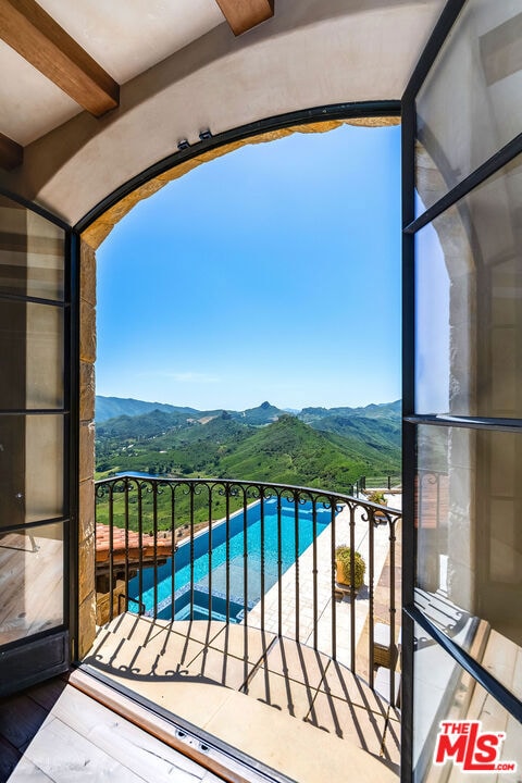 balcony featuring a mountain view