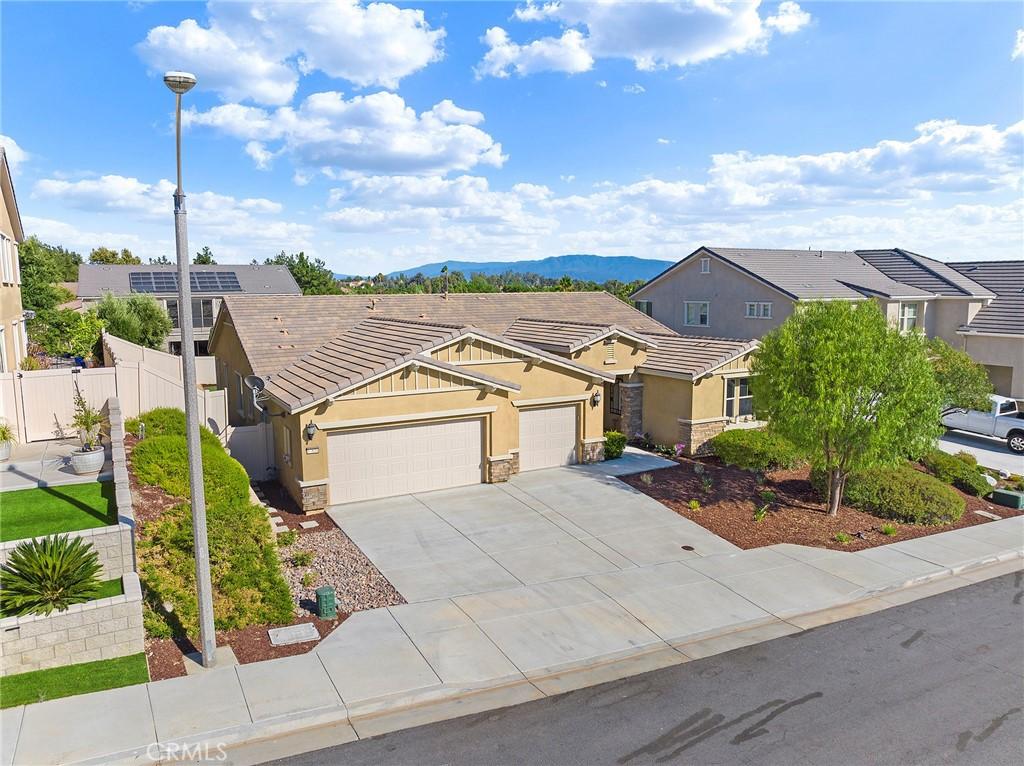 view of front facade featuring a garage and a mountain view