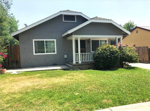 bungalow-style home featuring a front lawn and covered porch