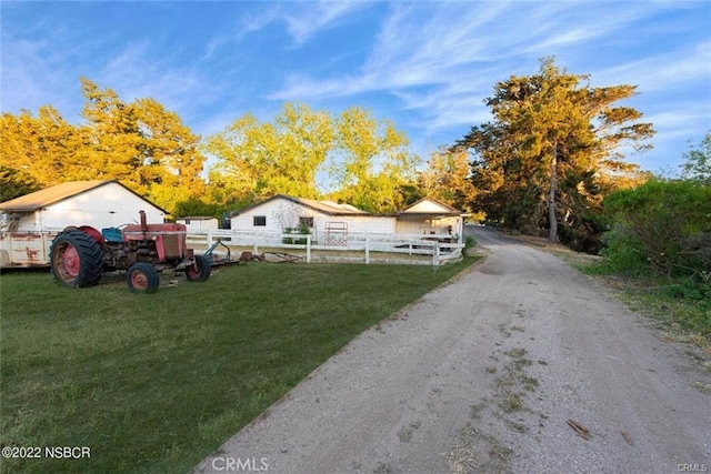 view of front of home featuring a front lawn