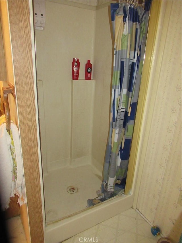 bathroom featuring a shower with curtain