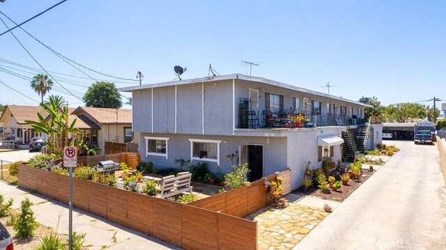 view of front of house with a balcony