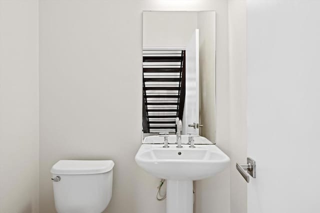 bathroom featuring sink and toilet