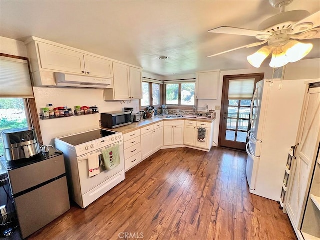 kitchen featuring white cabinets, dark hardwood / wood-style flooring, electric range, and ceiling fan