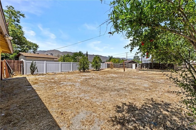 315 S Mistletoe Ave, San Jacinto, CA 92583 - fenced backyard with a mountain view