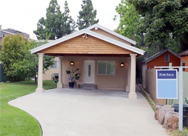 view of front of home with a front yard