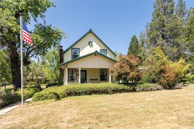 view of front of property with a front lawn