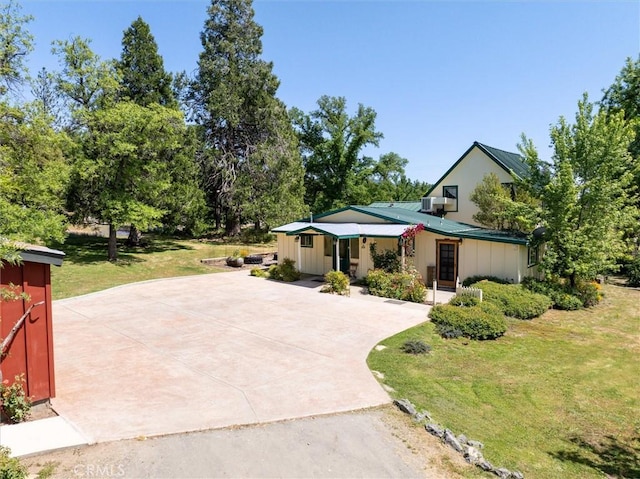 view of front of property with a front lawn