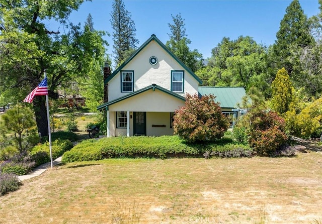 view of front of house with a front lawn