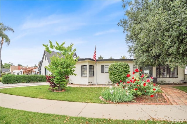 view of front of house with a front yard